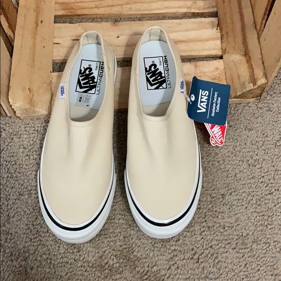 size 17 vans